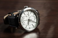 腕時計のリューズとは？取り扱い方や故障した場合の対処法を解説！
